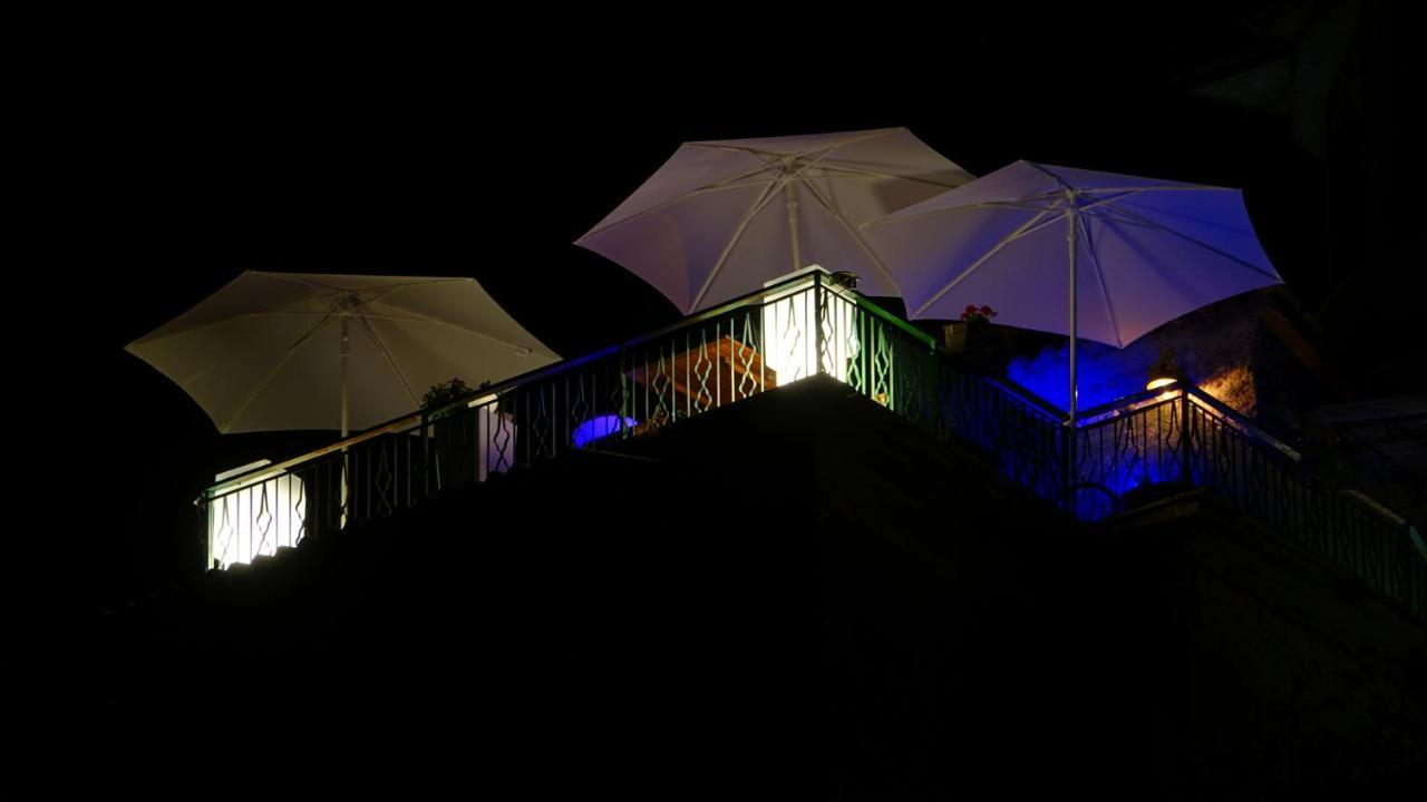 La terrazza sul lago Castel di Tora Esterno foto
