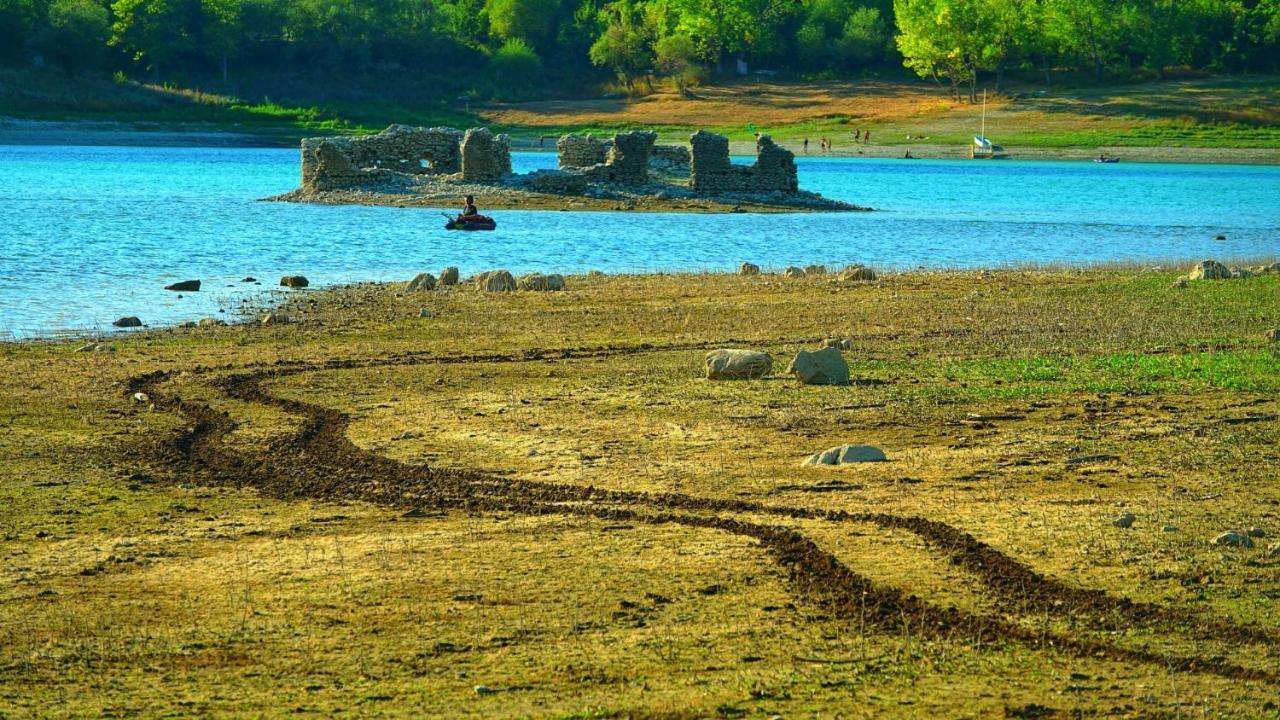 La terrazza sul lago Castel di Tora Esterno foto