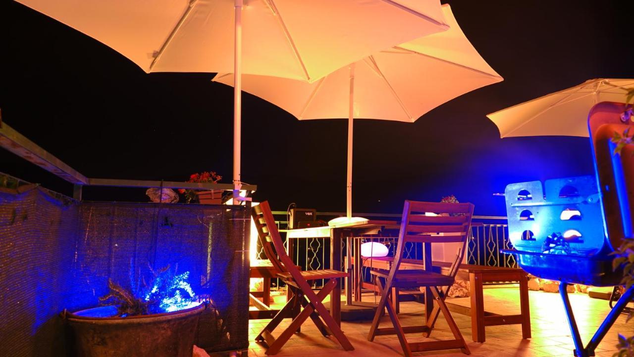 La terrazza sul lago Castel di Tora Esterno foto