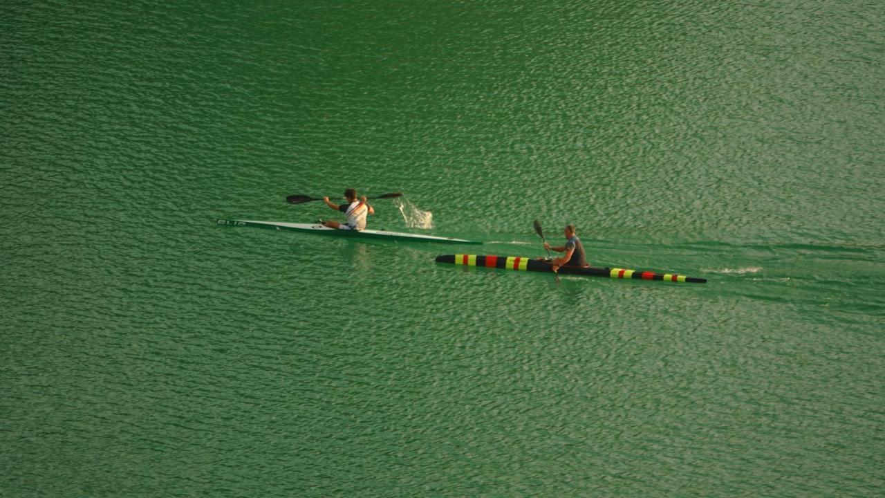 La terrazza sul lago Castel di Tora Esterno foto