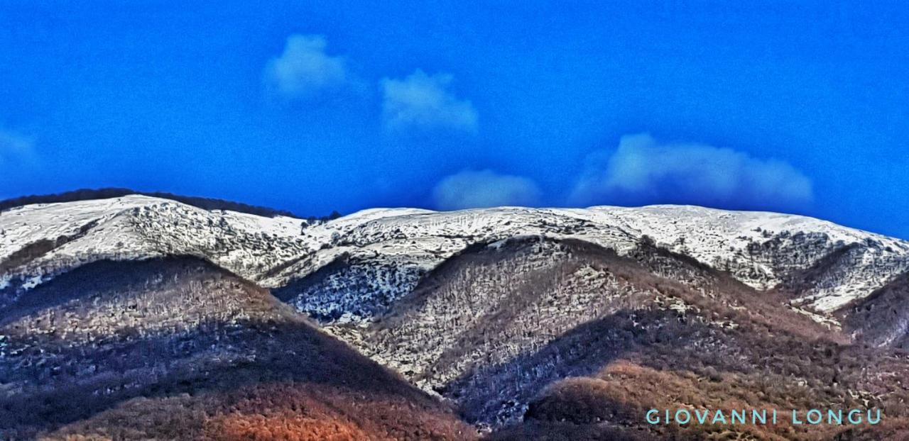 La terrazza sul lago Castel di Tora Esterno foto