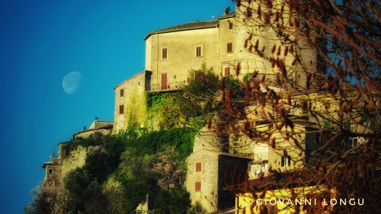La terrazza sul lago Castel di Tora Esterno foto