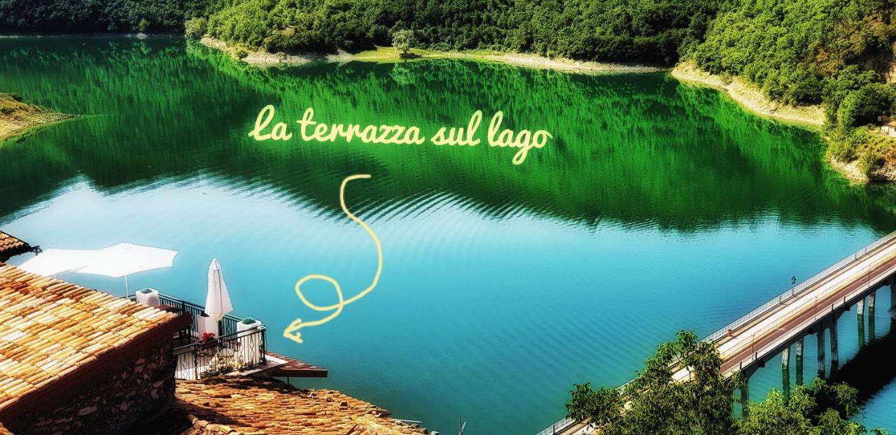 La terrazza sul lago Castel di Tora Esterno foto